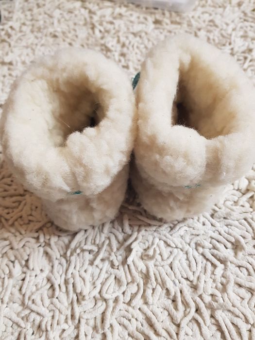 Теплые детские пинетки . Две пары.. Германия.