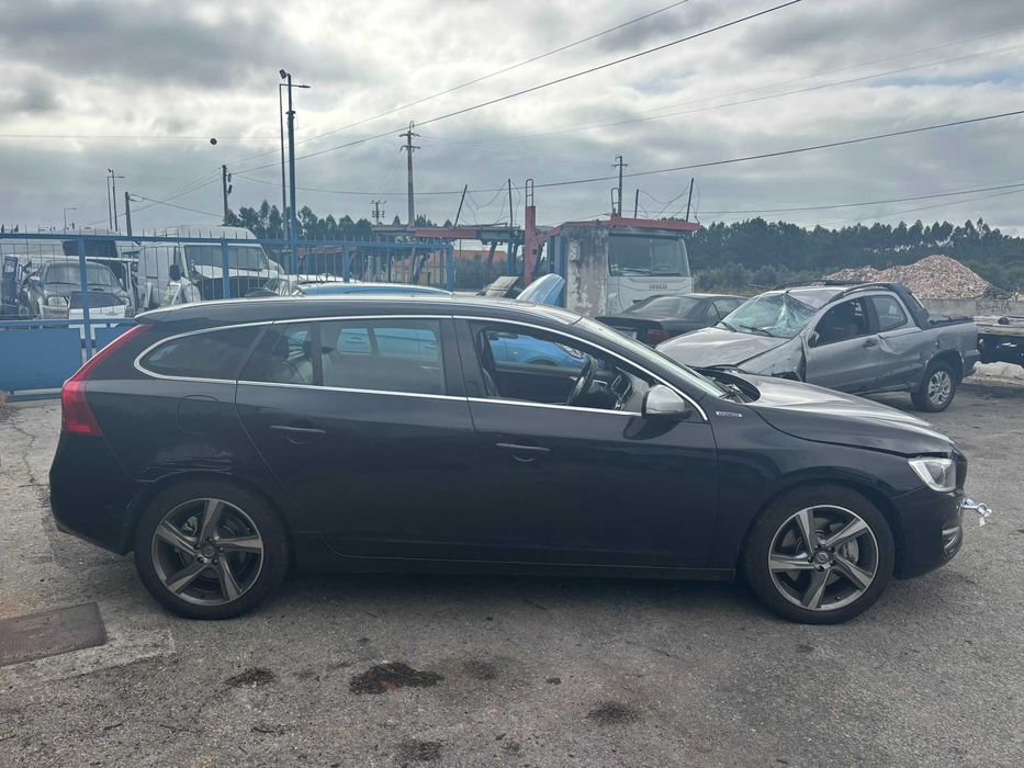 Peças Volvo V60 2.4 D6 Hibrida do ano 2013