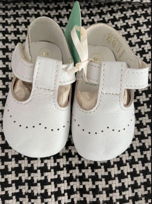 Sapatos Wedoble de pele brancos novo