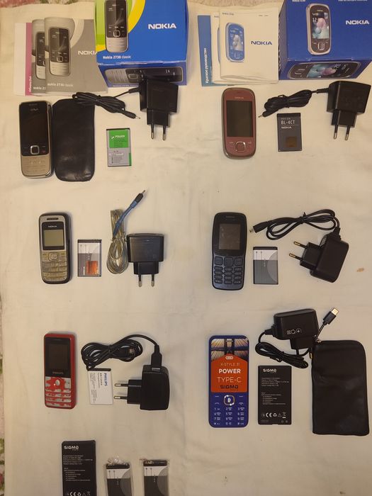 Комплект кнопочных телефонов Nokia, Philips, Sigma аккумуляторы