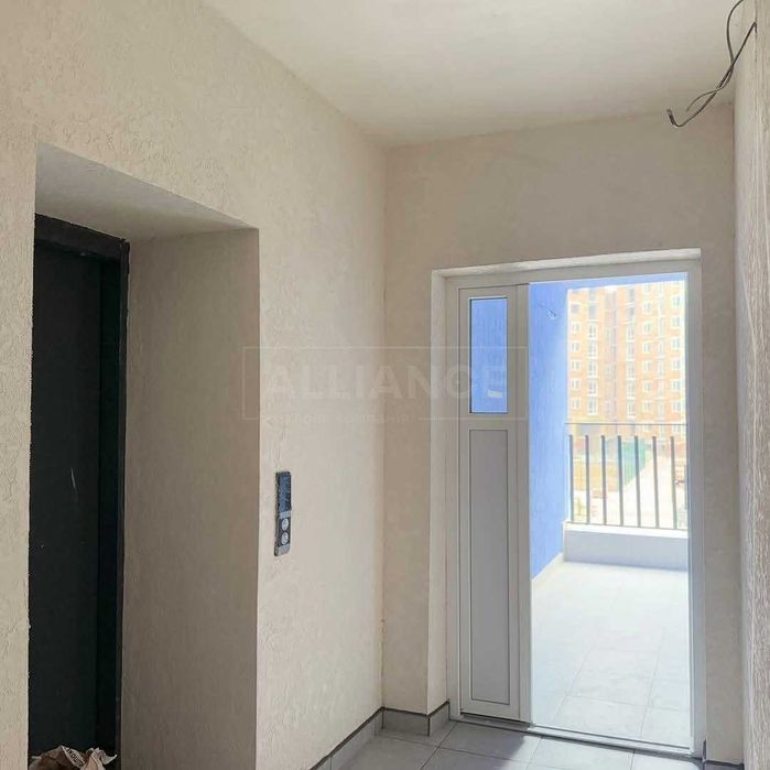 2к квартира двостороння квартира з кухнею студіо у ЖК Княгинин