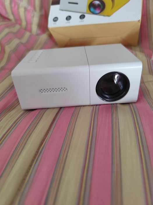 Portable LED Mini Projector454264237536716800