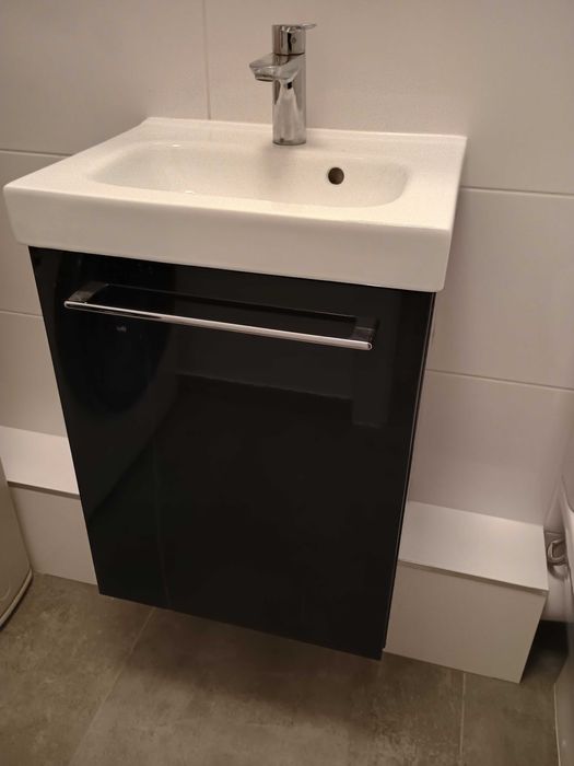 Zestaw łazienkowy szafka z umywalką i baterią