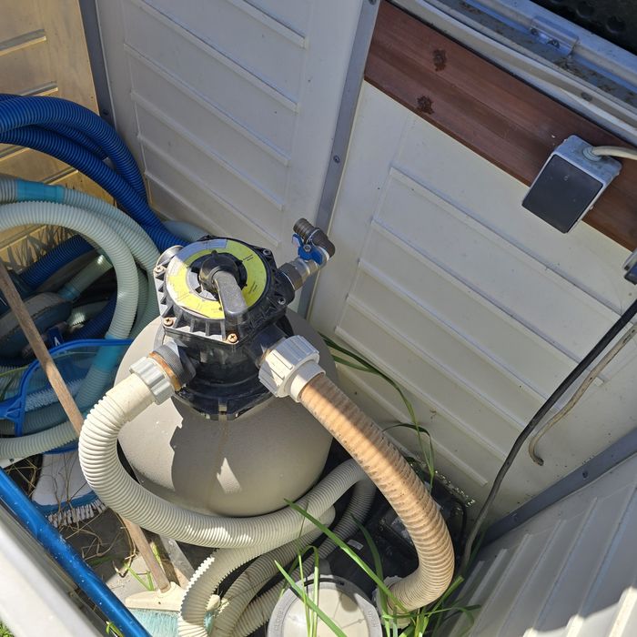 Piscina Gré com lona como nova