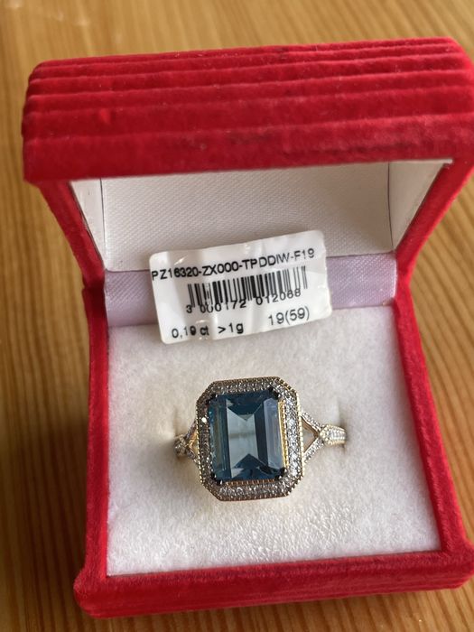 Каблучка 585 з природнім топазом і діамантами