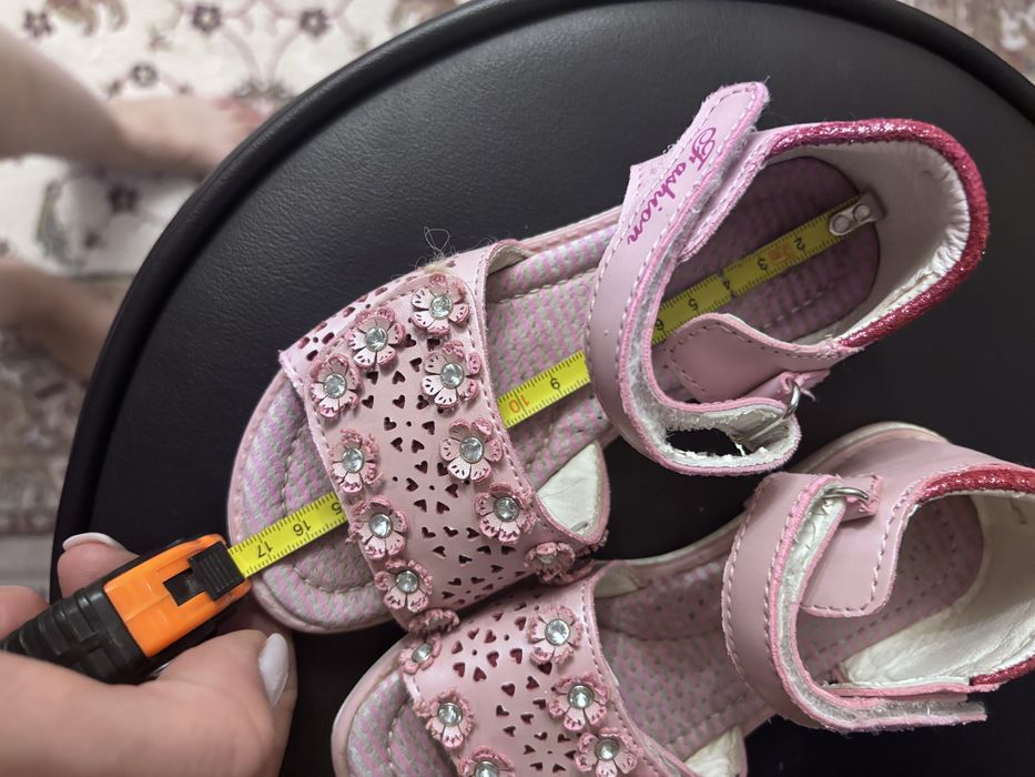 Босоніжки рожеві 28р