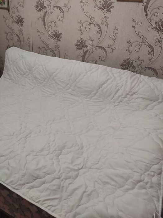 Продам матрац,ковдри.