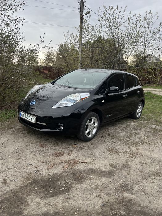 Продам своє авто Nissan Leaf