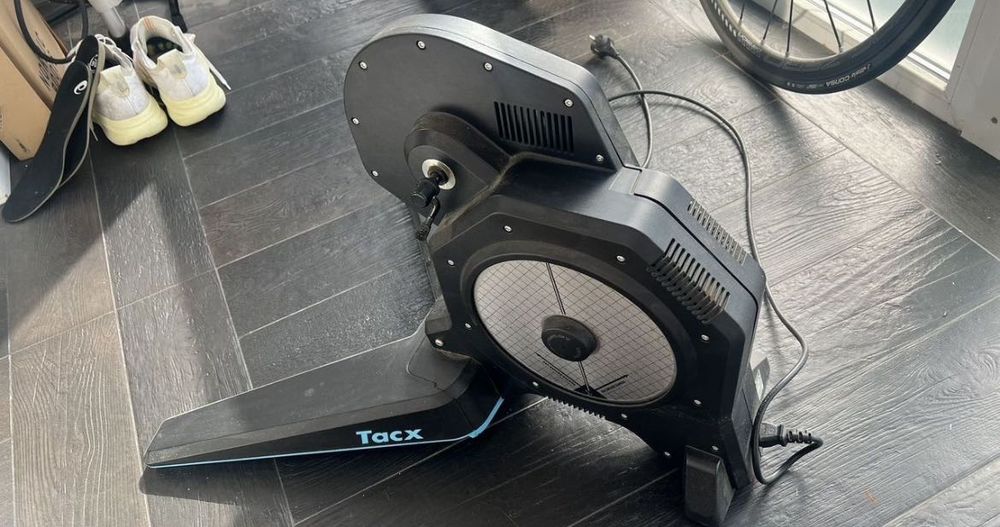 trenażer rowerowy Tacx Flux 2