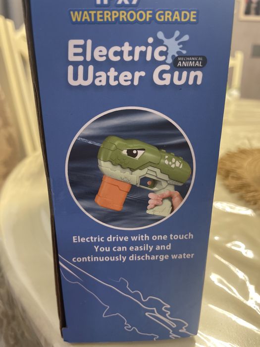 Продам новый водяной пистолет на аккумуляторе, есть разных цветов