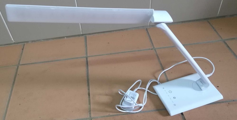 Candeeiro de mesa Led branco com carregador USB