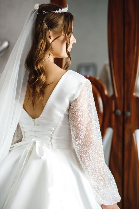 Розкішна весільна сукня