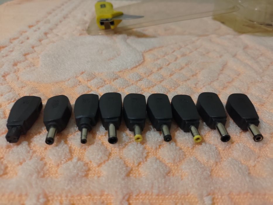 Универсальный блок питания 12V - 24V с набором штекеров