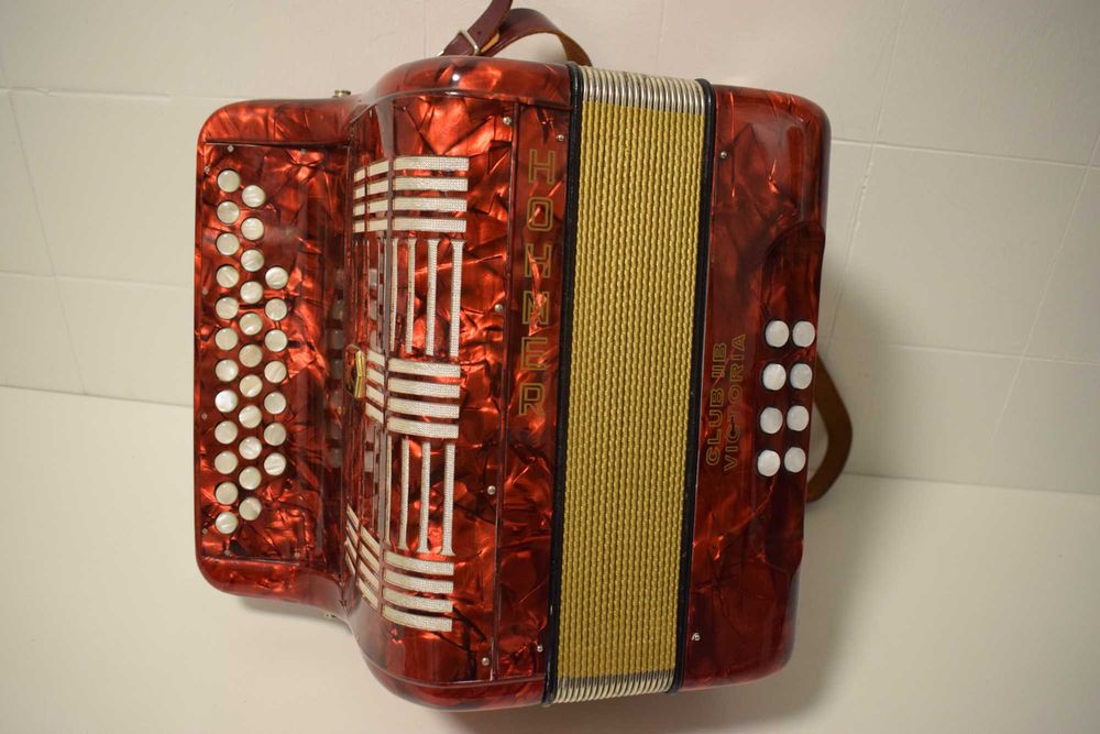 Concertina hohner club IIb Victoria 2 Voz. Tonalidade. C . N 69