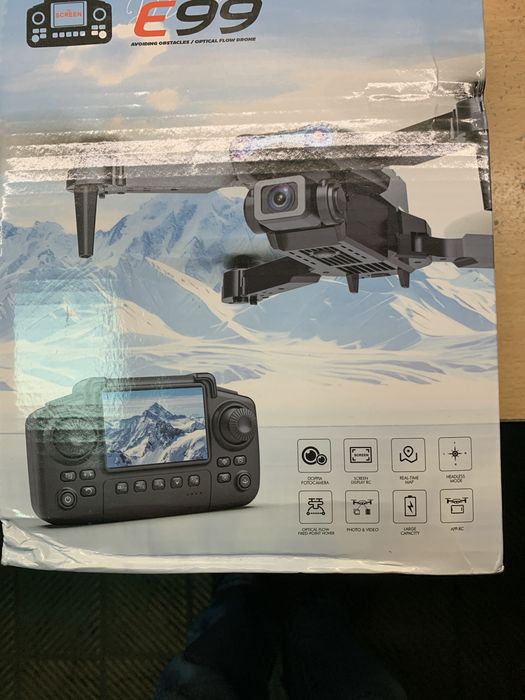 Mini dron z kamera i monitorem