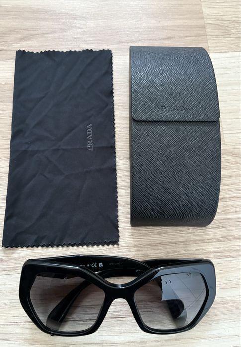 Okulary przeciwstoneczne Prada SPR 16R stan bardzo dobry