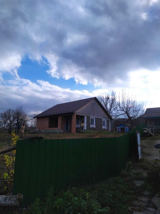 Продам будинок з гарним краєвидом на річку