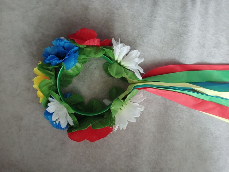 Віночок зі штучних квітів