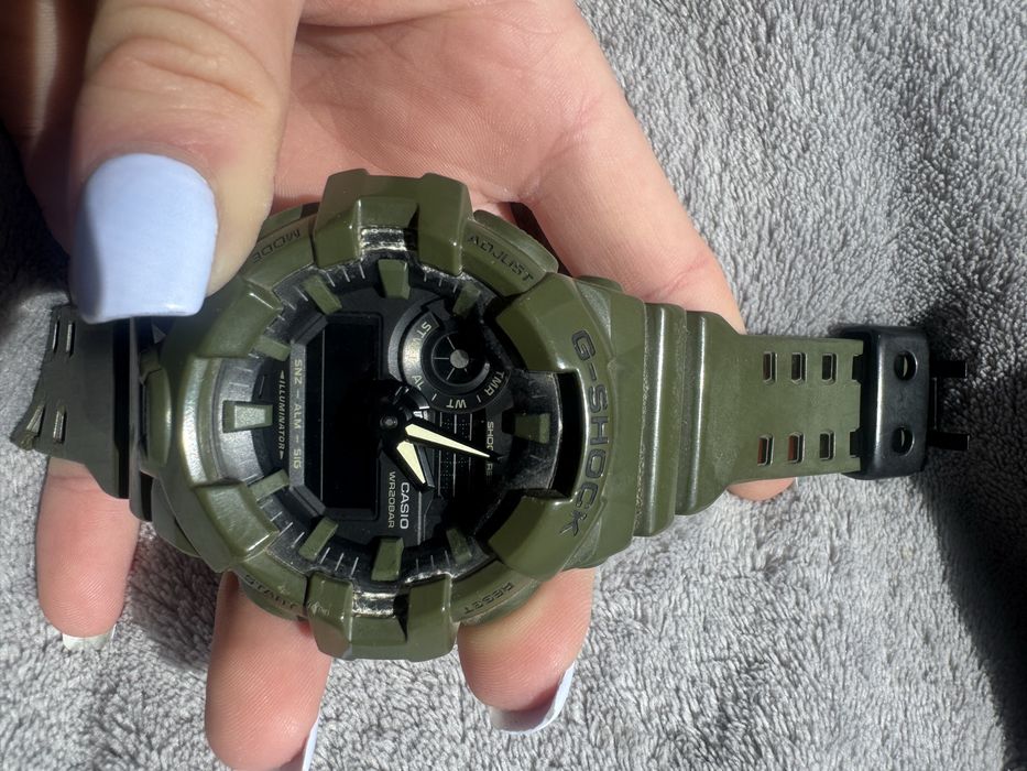 Casio G-Shock GA-700UC-3Ą с модулем 5522.