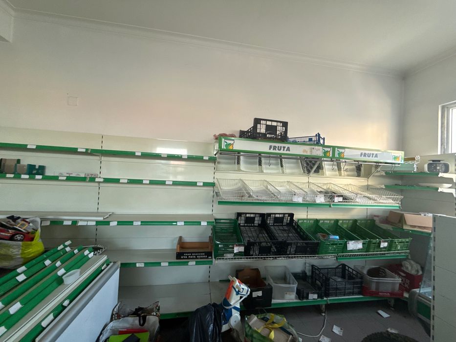 Estantes com Prateleiras de mini mercado