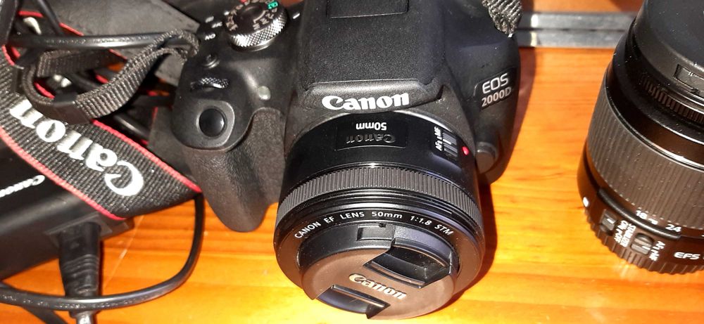 Kit Máquina Fotográfica CANON EOS 2000D + 18-55 IS STM +50 mm 1-18 STM