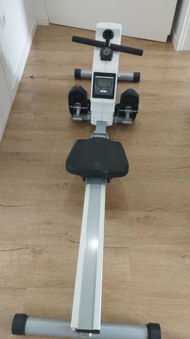Máquina de Remo BH Aqua Home Rower – Excelente Estado