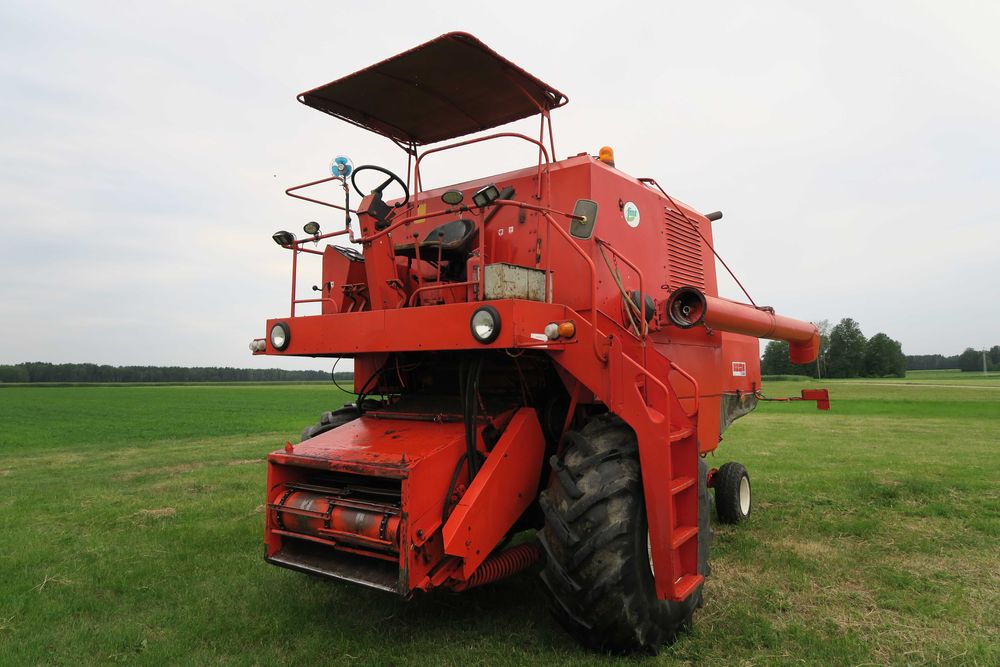 Kombajn BIZON z-056, jak Rekord