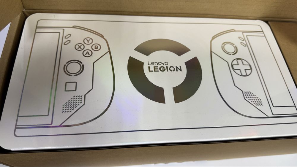 Портативна ігрова приставка Lenovo Legion Go 8APU 1 Tb