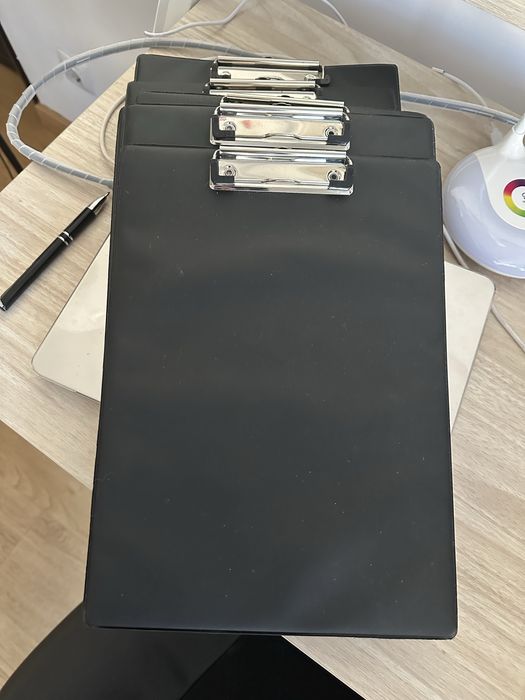10 Pranchetas A4 / Porta-documentos com Mola – Pretas