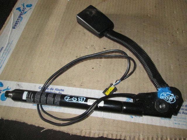 Pré-tensor cinto frente direito BMW 7 (E65, E66, E67)