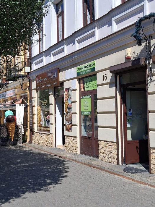 Lokal usługowy na parterze