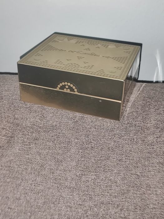 Металлическая коробка