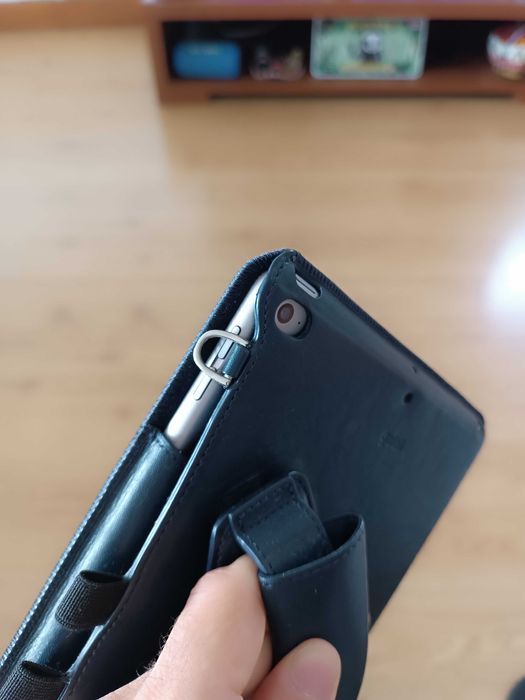 Capa da luxuosa Galeli para iPad Air