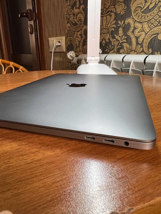 13 MacBook Pro 2020 intel 512 ssd 16 ram