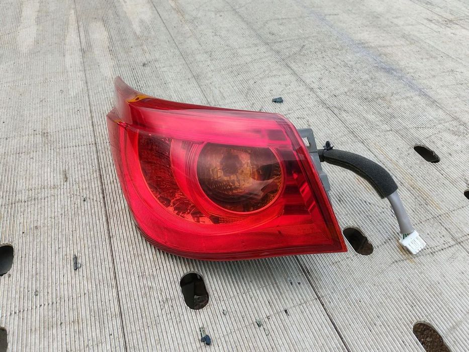 lampa lewa tył tylna infiniti q50 13-
