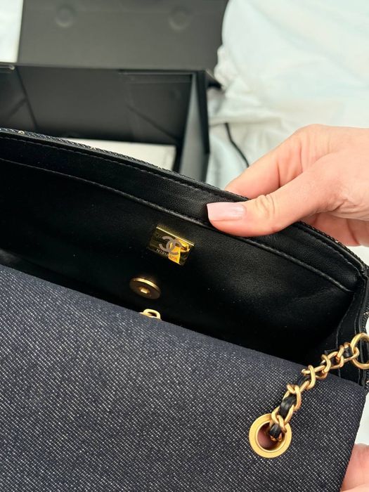 Сумка Chanel.