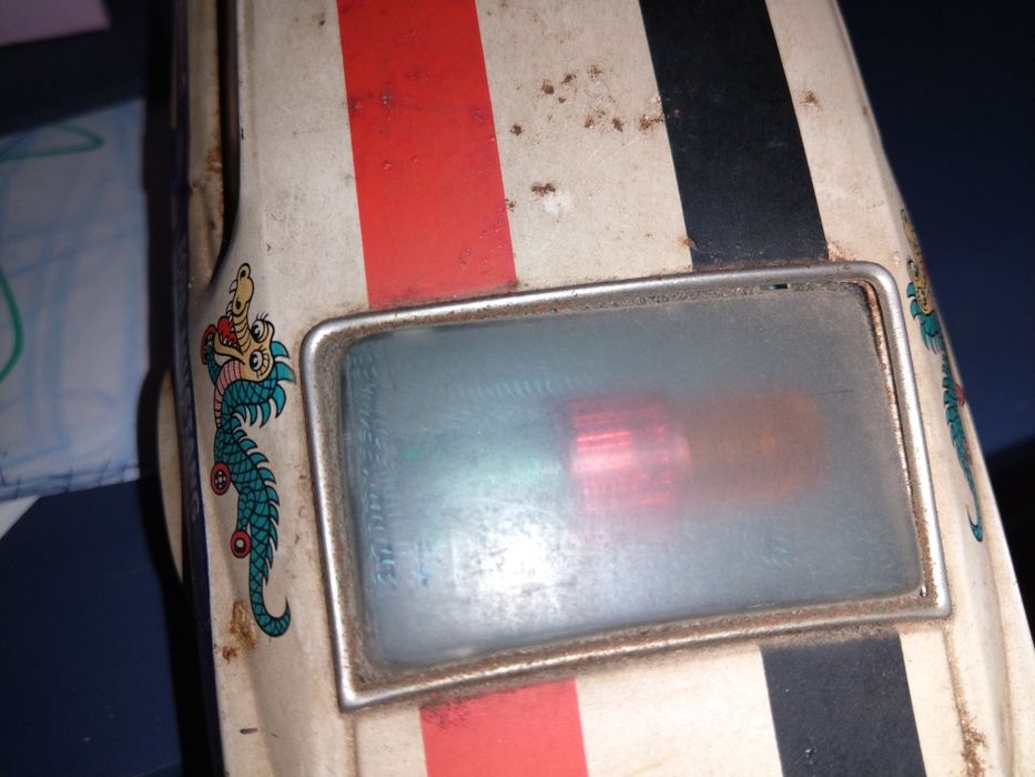 Taiyo Toys Mustang de lata "bate-e-recua"