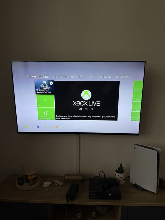 Konsola Xbox 360 E 500GB + gry