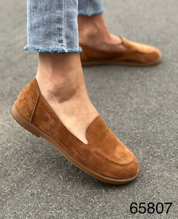 Жіночі шкіряні туфлі в кольорах