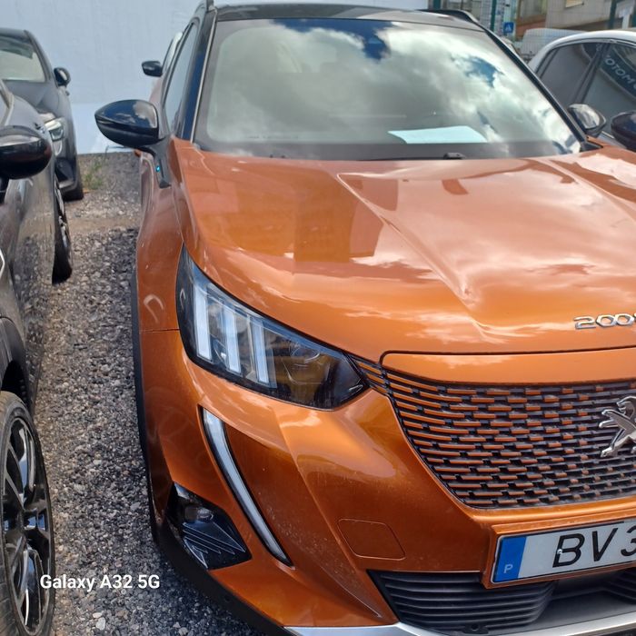 Tenho 2 Automóveis Peugeot e-2008 para  TVDE