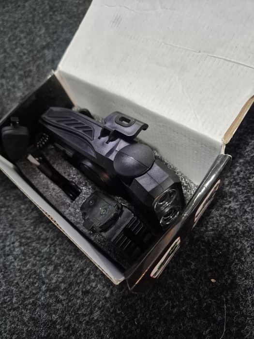 Lanterna/Luz Recarregável 4 em 1 com Suporte para Telemóvel