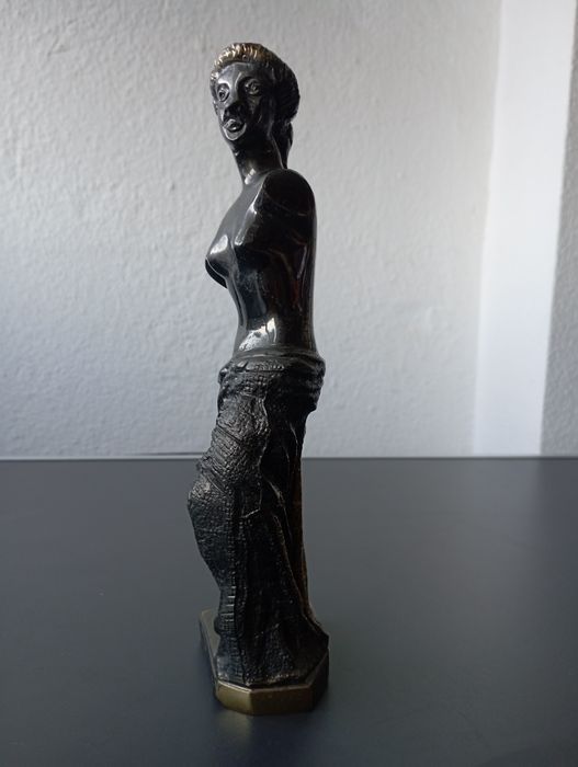Estatueta em Latão