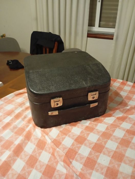 Red concertina64752343974275120