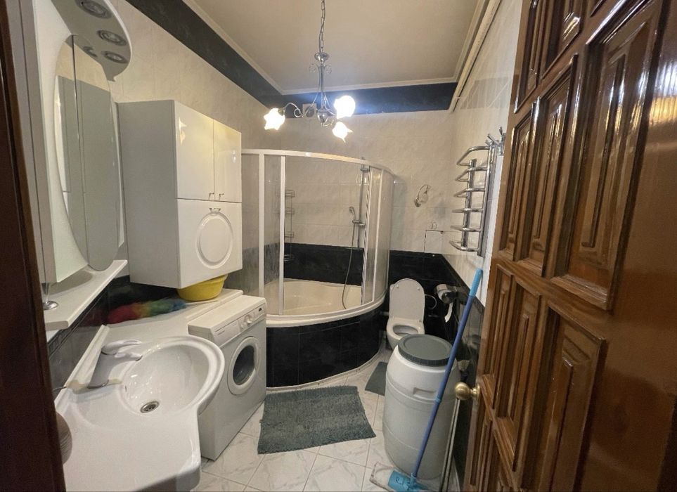 Здам чотирьох кімнатну квартиру/гараж