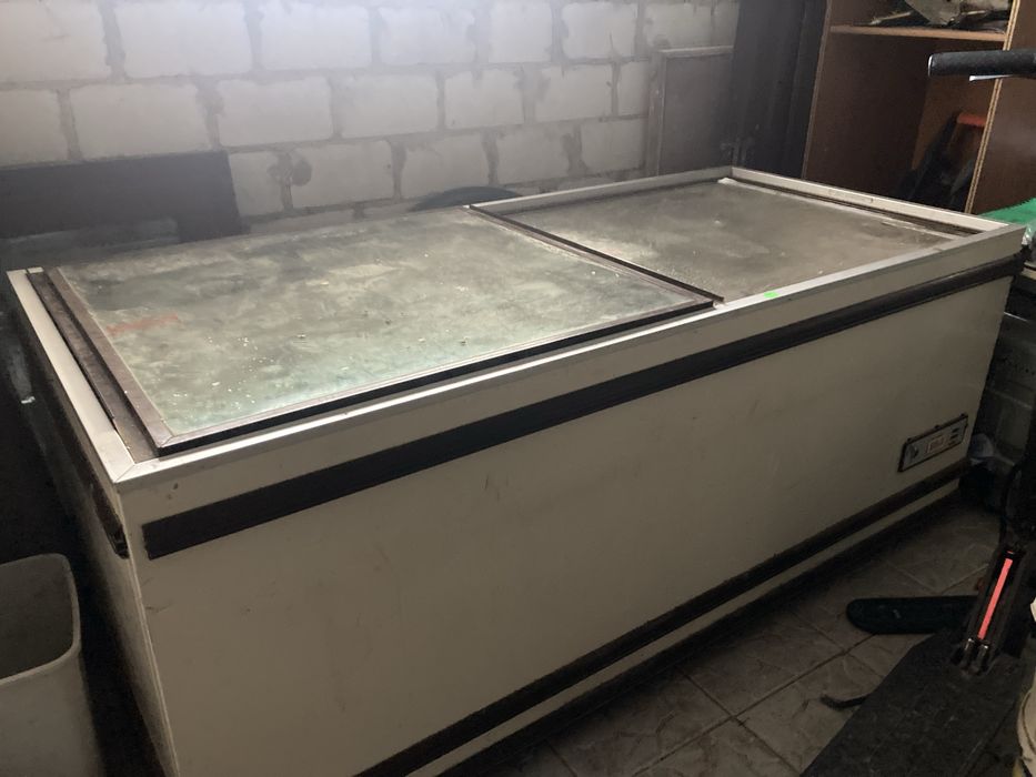 Морозильна камера  вітрина велика робоча