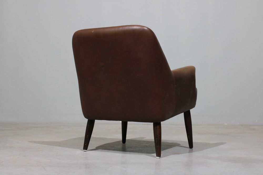 Poltrona vintage em couro | Design Nórdico | Mobiliário Vintage