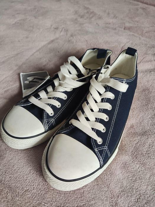 Trampki granatowe 41