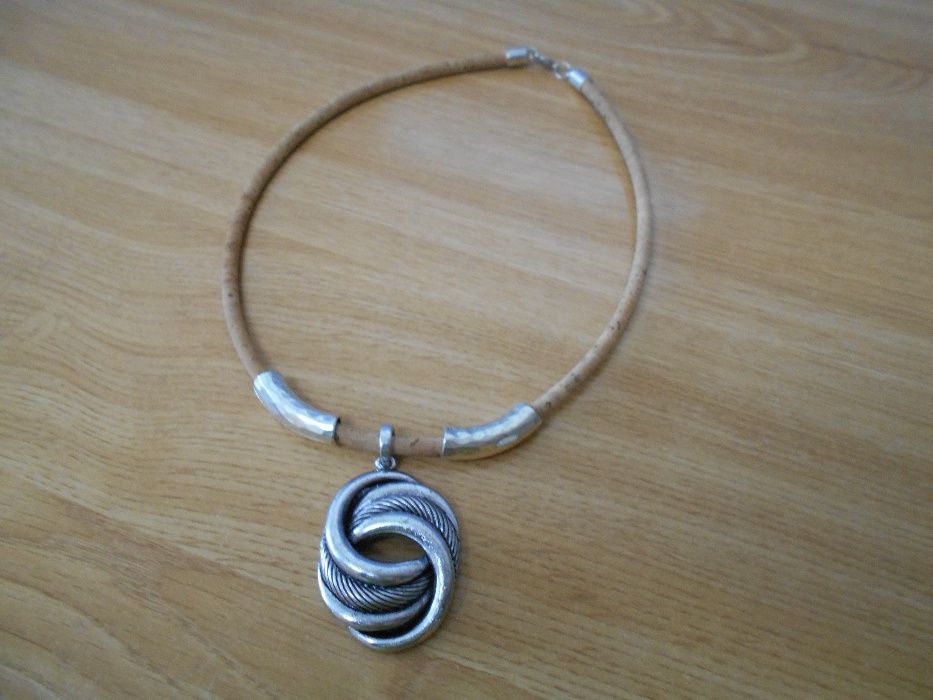 Colar de cortiça Novo