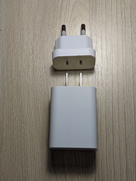 Беспроводная зарядка Google Pixel Stand 
Комплект