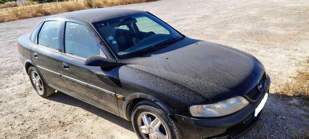 Opel Vectra B 1.7TD com avaria